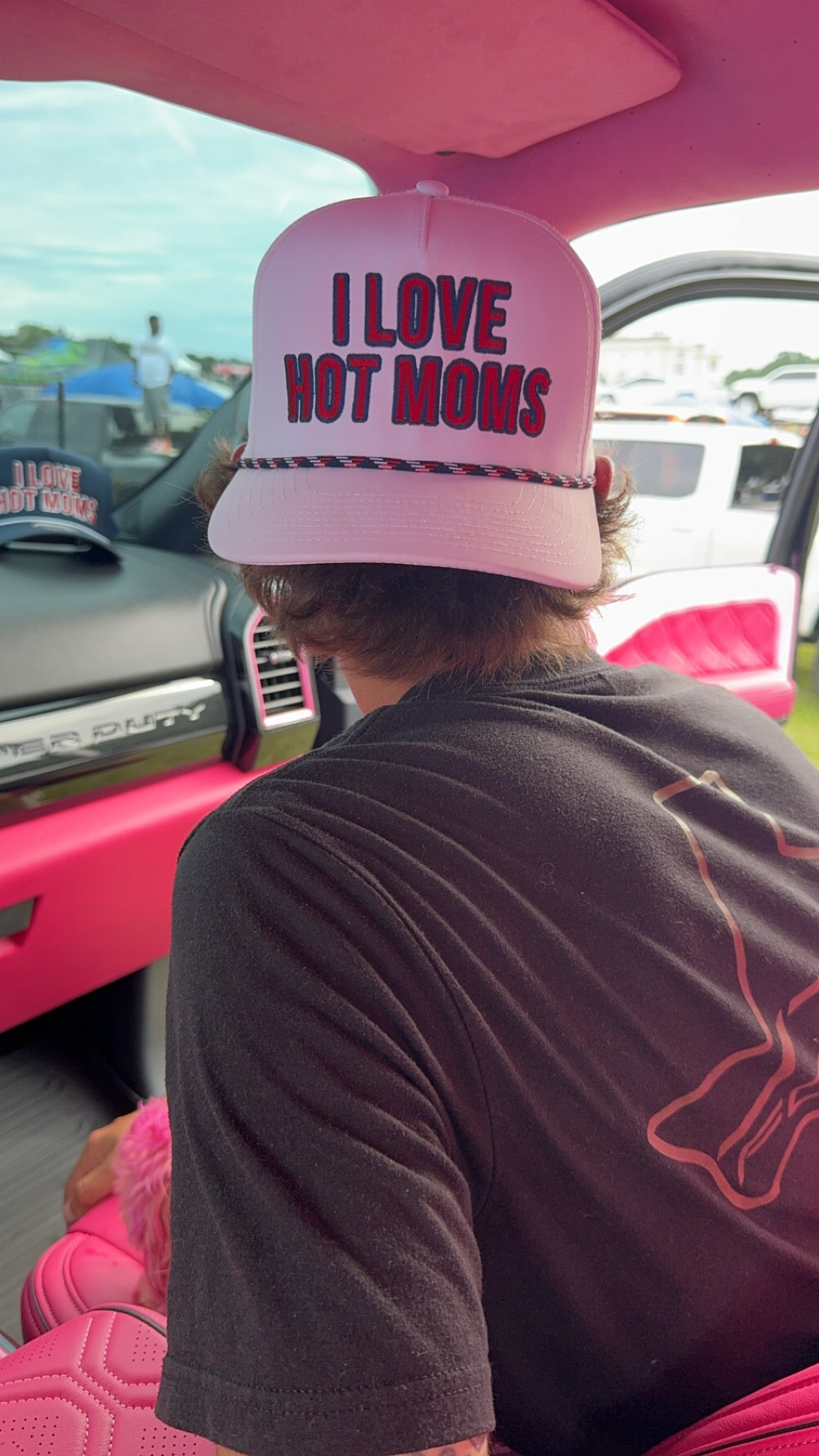 I love hot moms hat