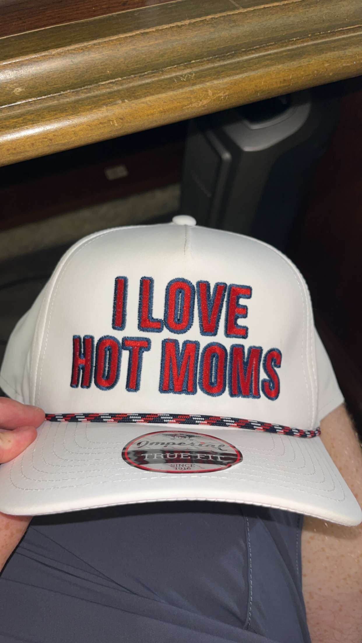 I love hot moms hat